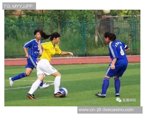 李昂足球之路:从青涩少年到职业赛场的拼搏与荣耀